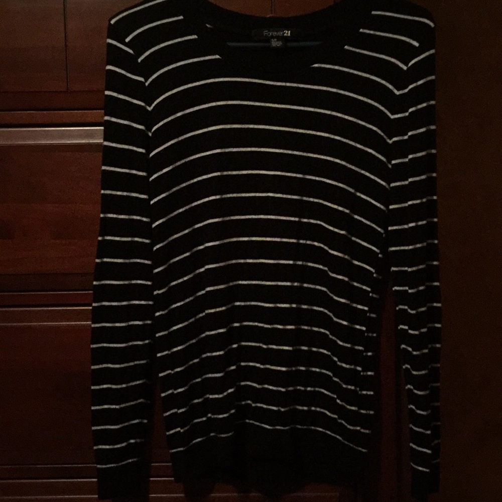 Back and white long sleeve